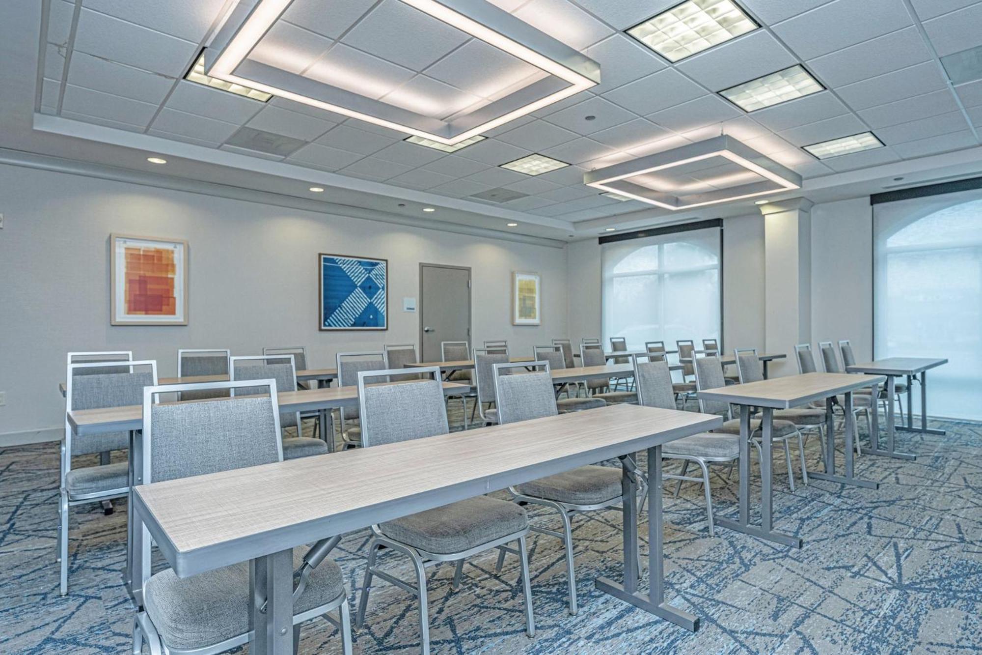 Holiday Inn Express & Suites Charleston Arpt-Conv Ctr Area By Ihg North Charleston Exterior photo
