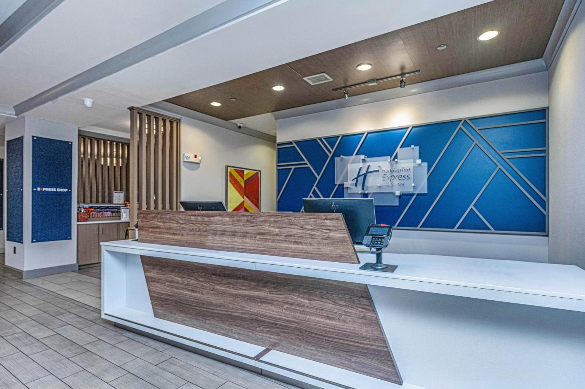Holiday Inn Express & Suites Charleston Arpt-Conv Ctr Area By Ihg North Charleston Exterior photo
