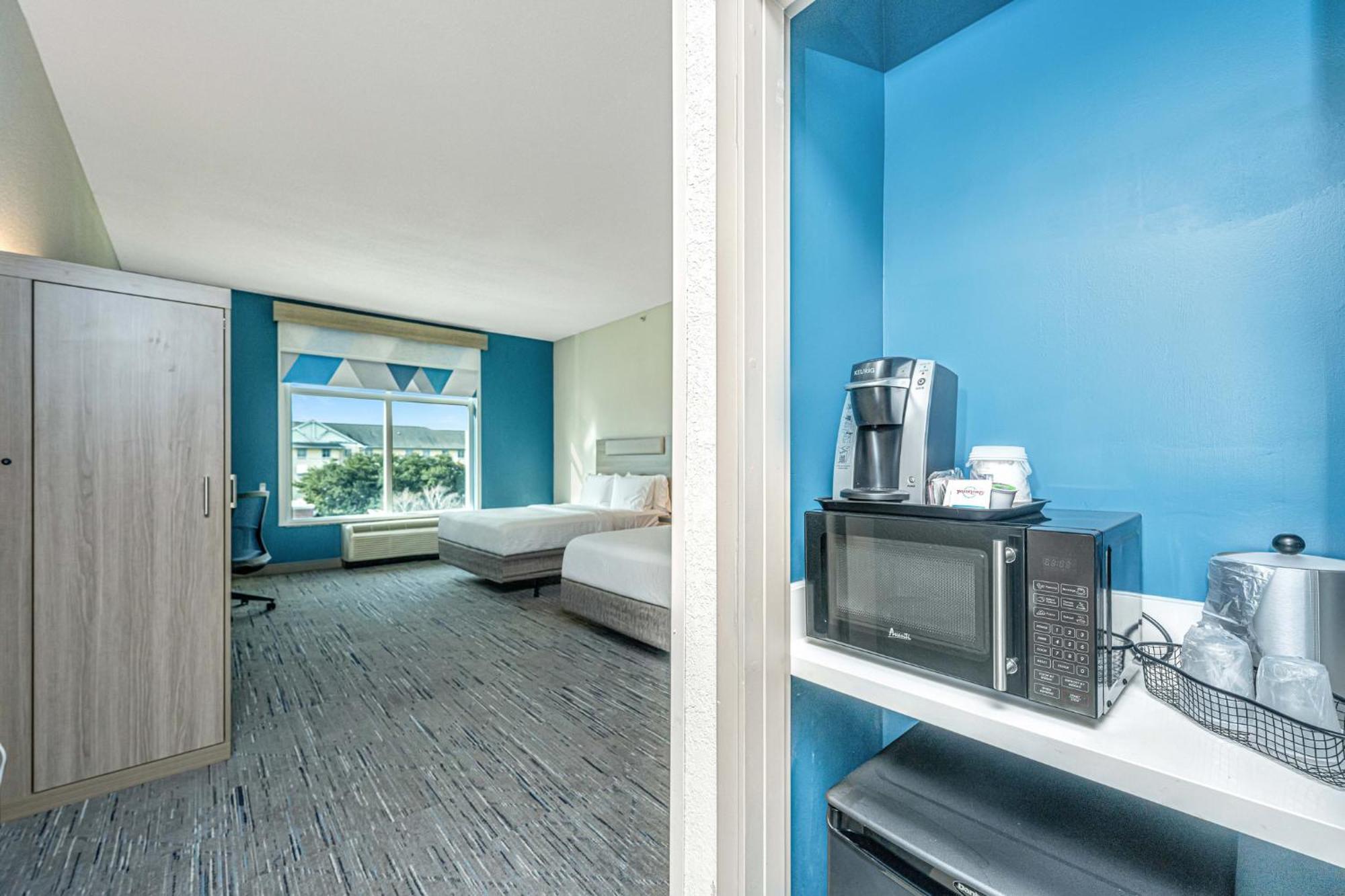 Holiday Inn Express & Suites Charleston Arpt-Conv Ctr Area By Ihg North Charleston Exterior photo