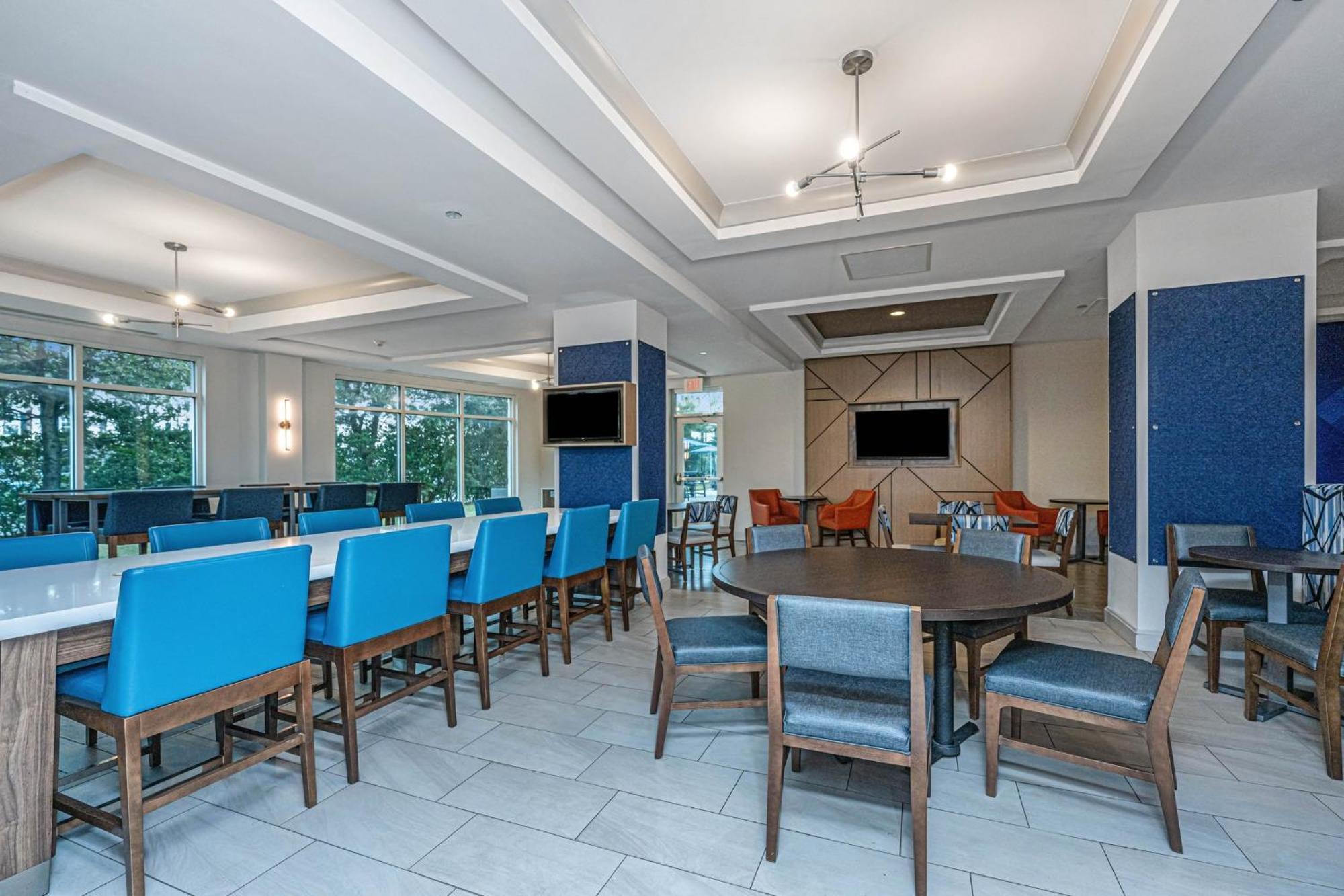 Holiday Inn Express & Suites Charleston Arpt-Conv Ctr Area By Ihg North Charleston Exterior photo