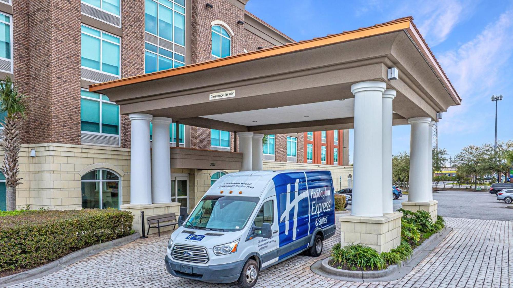 Holiday Inn Express & Suites Charleston Arpt-Conv Ctr Area By Ihg North Charleston Exterior photo